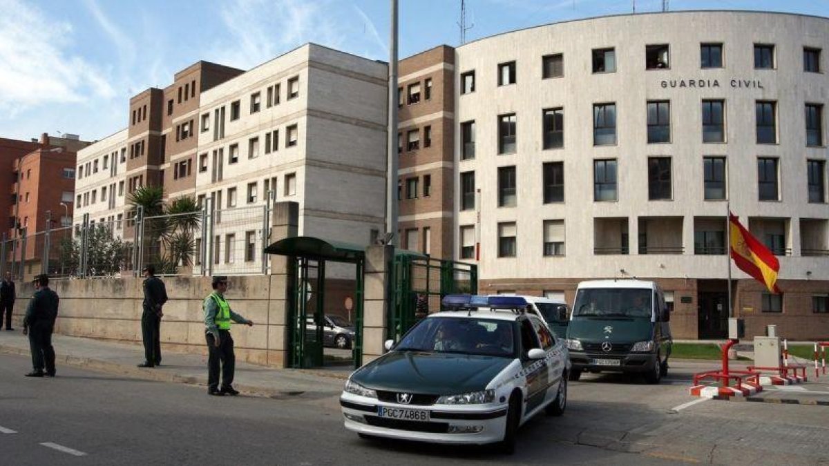 Fachada de la Comandancia de la Guardia Civil de Sant Andreu de la Barca.-JOSEP GARCIA