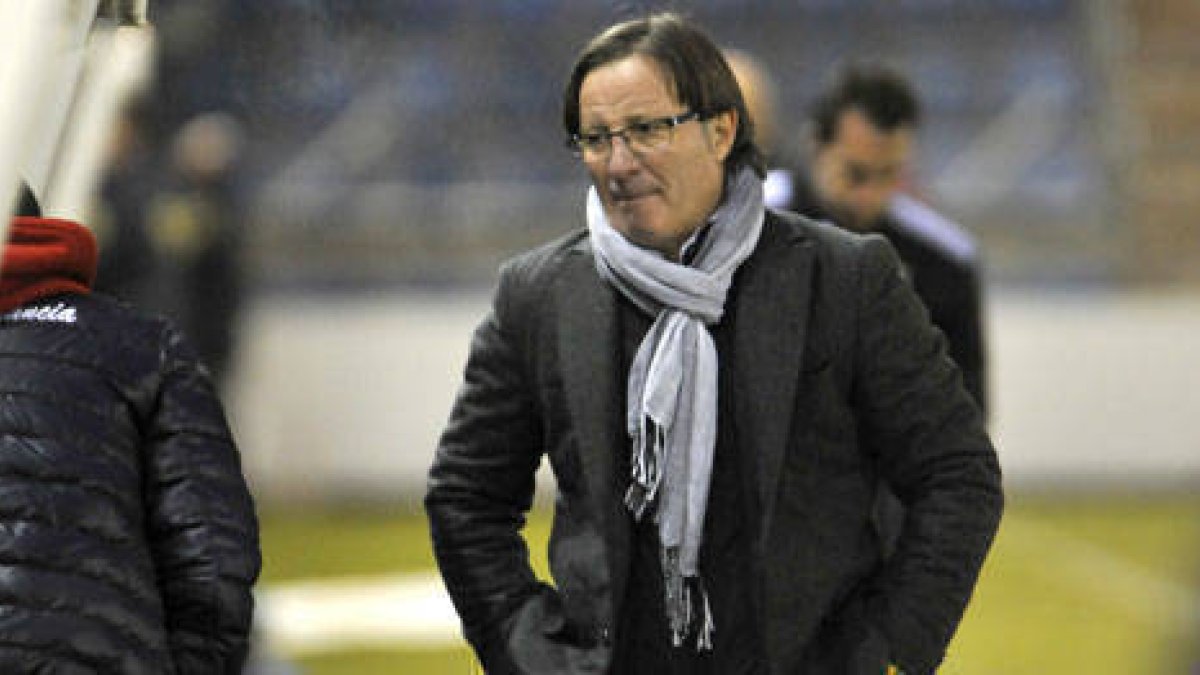El entrenador del Numancia, Juan Antonio Anquela. / DIEGO MAYOR-