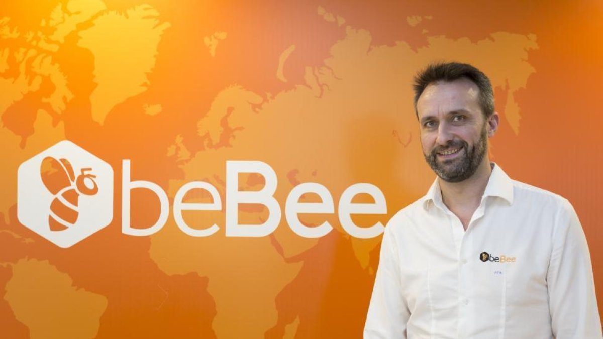 El mirandés Javier Cámara en las instalaciones de beBee en Madrid.-E.M.
