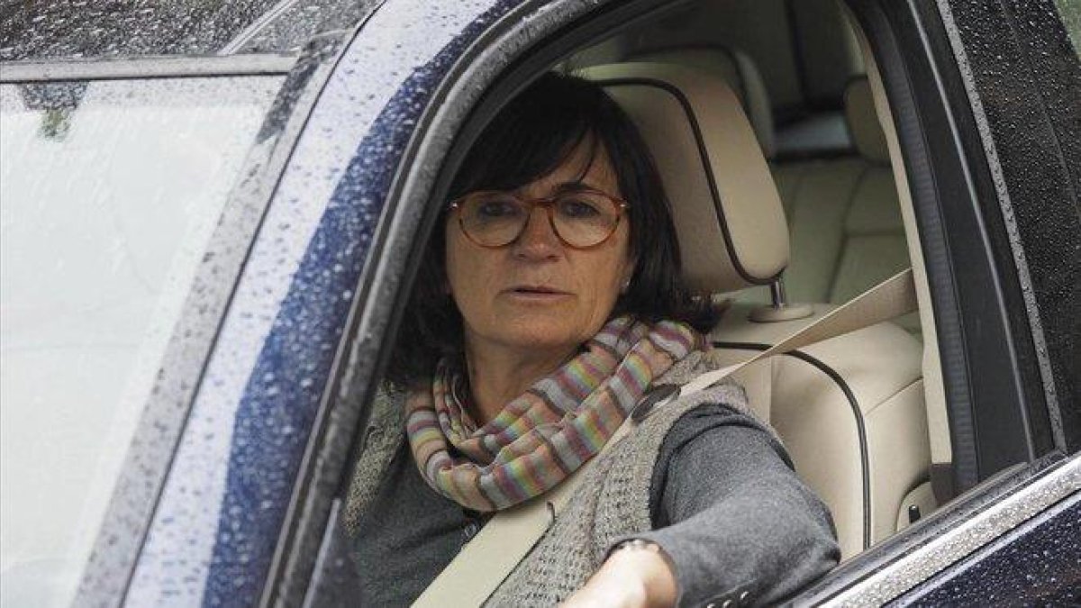 Marta Pujol Ferrusola, a su salida de la casa familiar en Queralbs, en abril del 2017.-EFE / ROBIN TOWNSEND