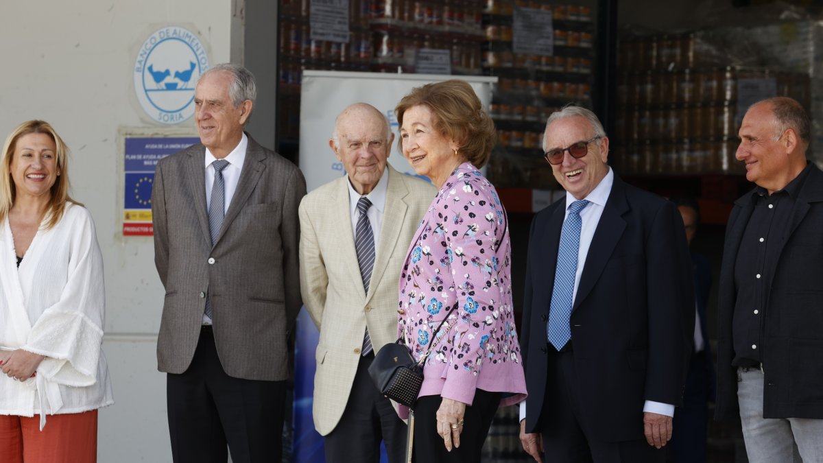Visita de la Reina Sofía al Banco de Alimentos con motivo de su décimo aniversario. MARIO TEJEDOR