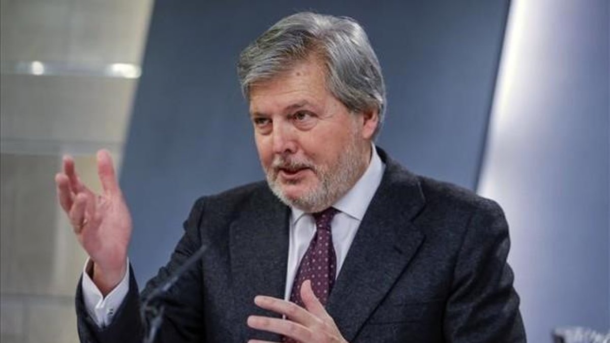 El ministro Méndez de Vigo durante la rueda de prensa del Consejo de Ministros-EFE / EMILIO NARANJO