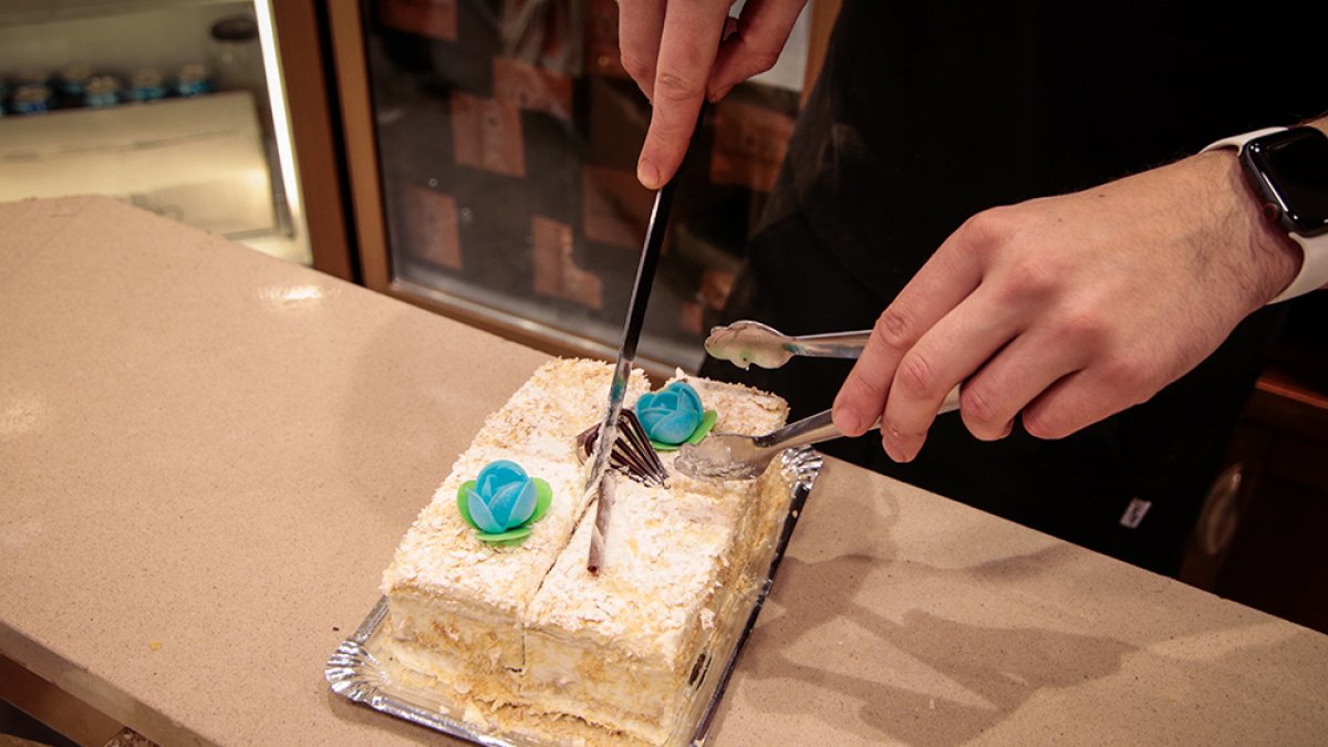 Primeras costradas dispensadas el jueves en las pastelerías sorianas. GONZALO MONTESEGURO