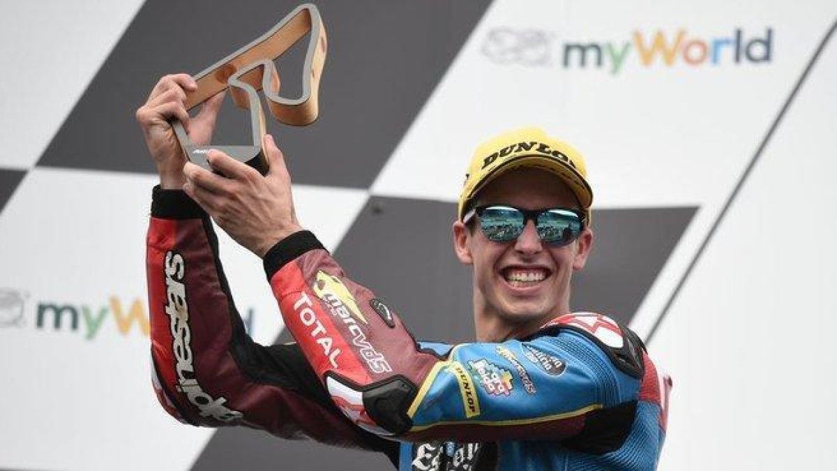 Àlex Márquez celebra su último podio en Moto2, el pasado domingo, en Spielberg (Austria).-AFP / VLADIMIR SIMICEK