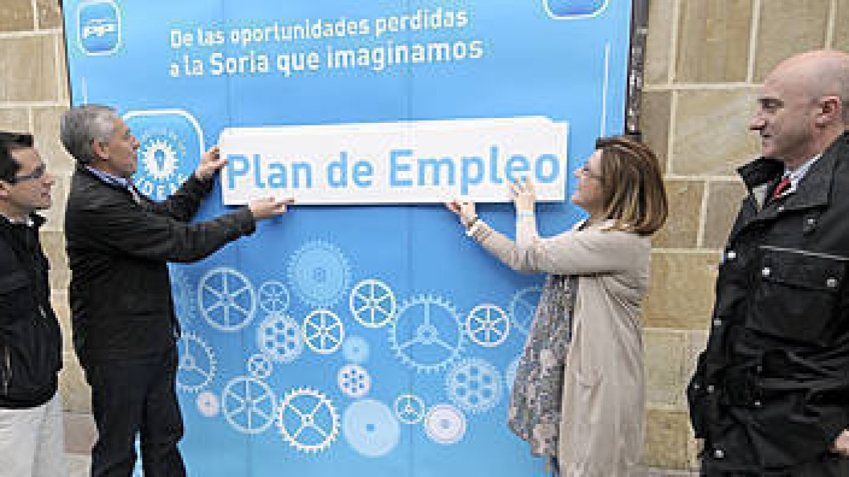 Marimar Angulo presenta su idea número 10 junto con algunos integrantes de la candidatura. / Ú.S.-