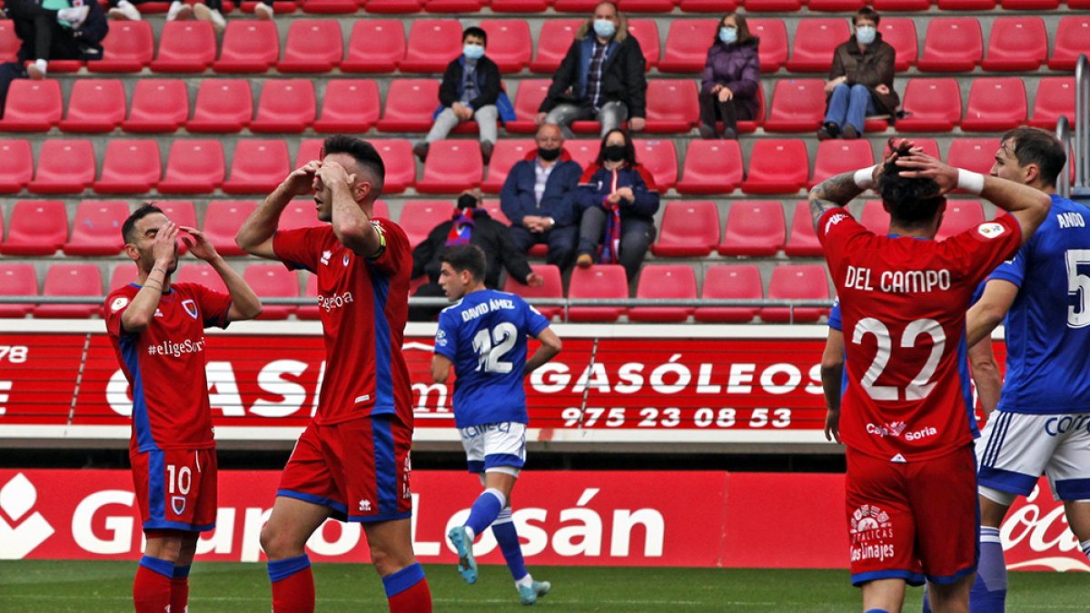 La falta de personalidad está lastrando al Numancia en los minutos finales de los partidos. MARIO TEJEDOR