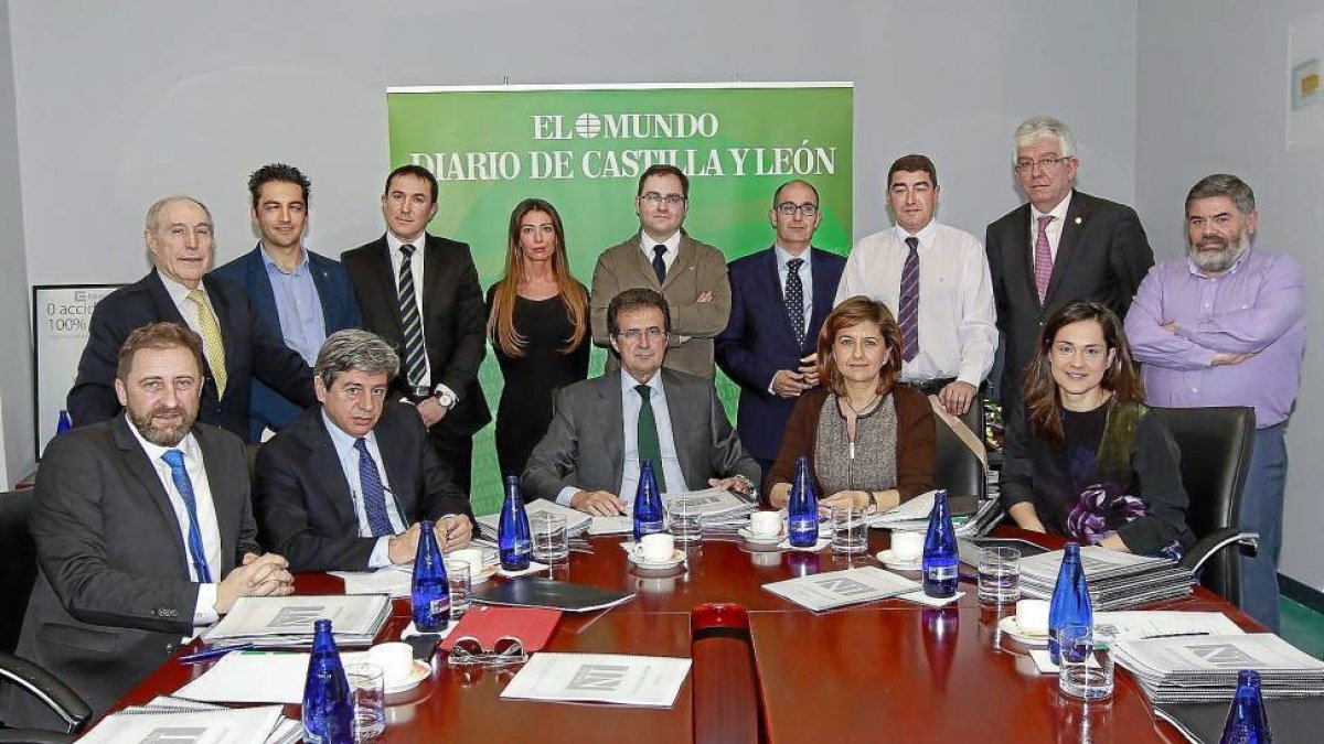 Los miembros del jurado de la quinta edición del Premio Innovadores. Sentados:Tomás Castro, Juan Jesús Cruz, José Luis Ulibarri, Begoña Hernández y Adriana Ulibarri. De pie: José Ramón Perán, Diego González-Aguilera, Zósimo Gallego, Silvia Herrero, Félix-LOSTAU