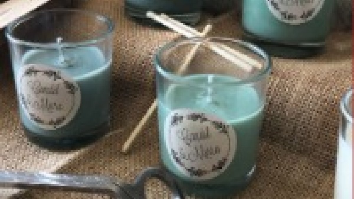 Hay puestos que ofrecen talleres para hacer, como el que se realizará con velas.-HDS
