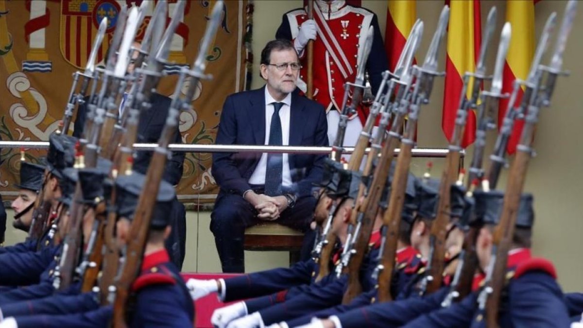 Mariano Rajoy durante el desfile del 12 de octubre del 2016.-JUAN MANUEL PRATS