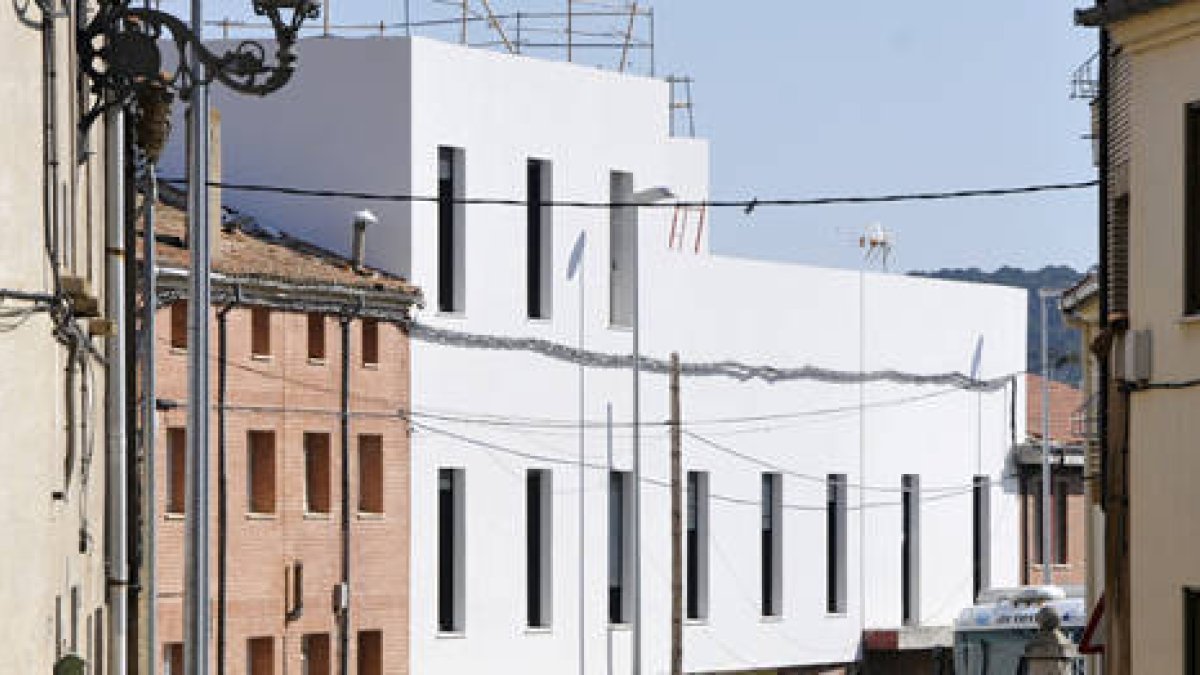 Fachada de la residencia de Matamala en una imagen de archivo. / VALENTÍN GUISANDE-