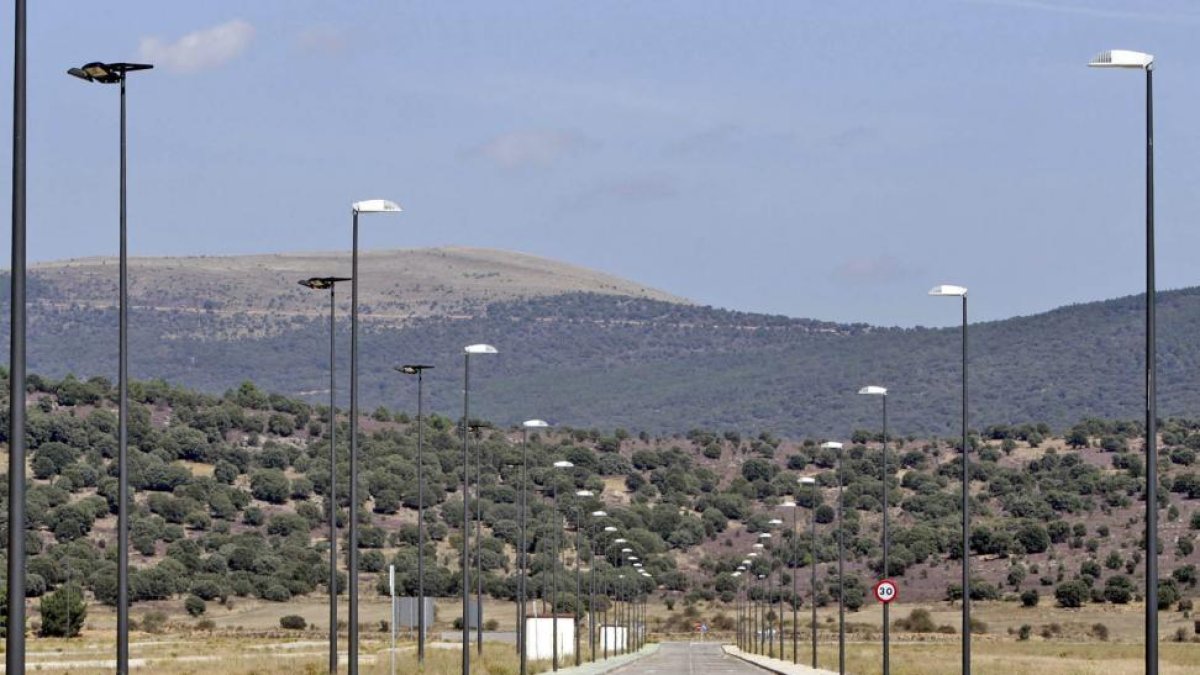'Calle' con aceras y farolas en el PEMA en una imagen de archivo. HDS