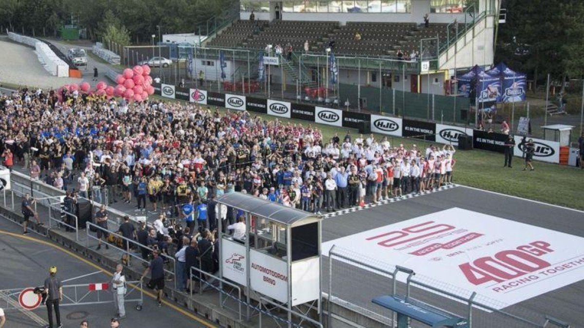 El 'paddock' de MotoGP ha celebrado hoy, en Brno, el GP nº 400.-MIRCO LAZZARI