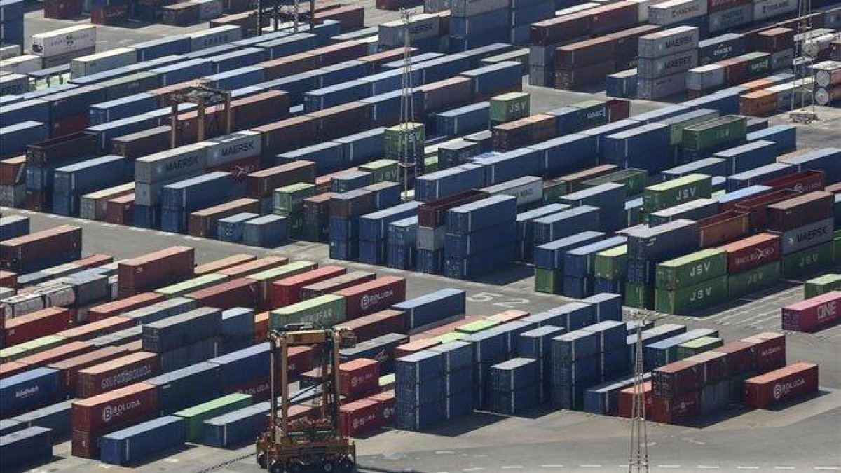 Zona de almacén para los contenedores del puerto de Barcelona-DANNY CAMINAL