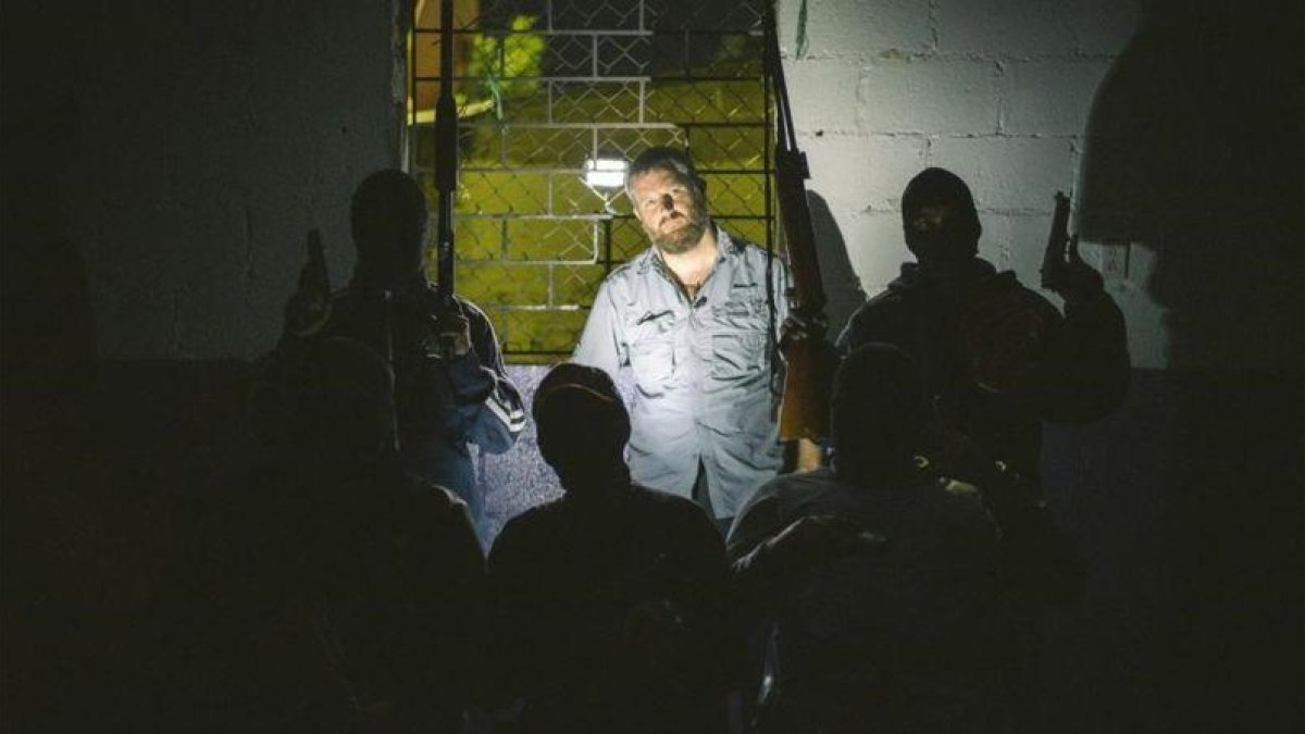 El reportero David Beriain se adentra en el mundo de los protagonistas de los reportajes, en 'Clandestino' (DMax).-SERGIO CARO