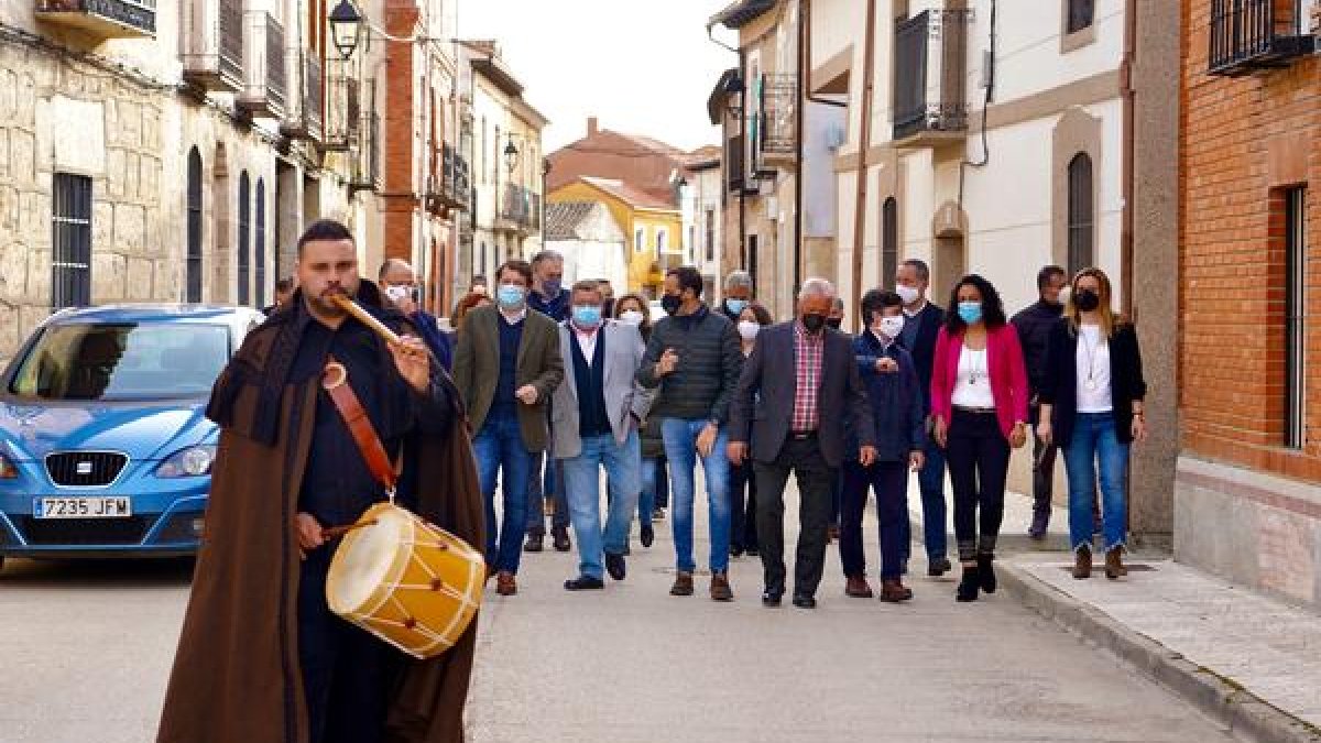 Reducido desfile de autoridades en la celebración comunera de Villalar. ICAL