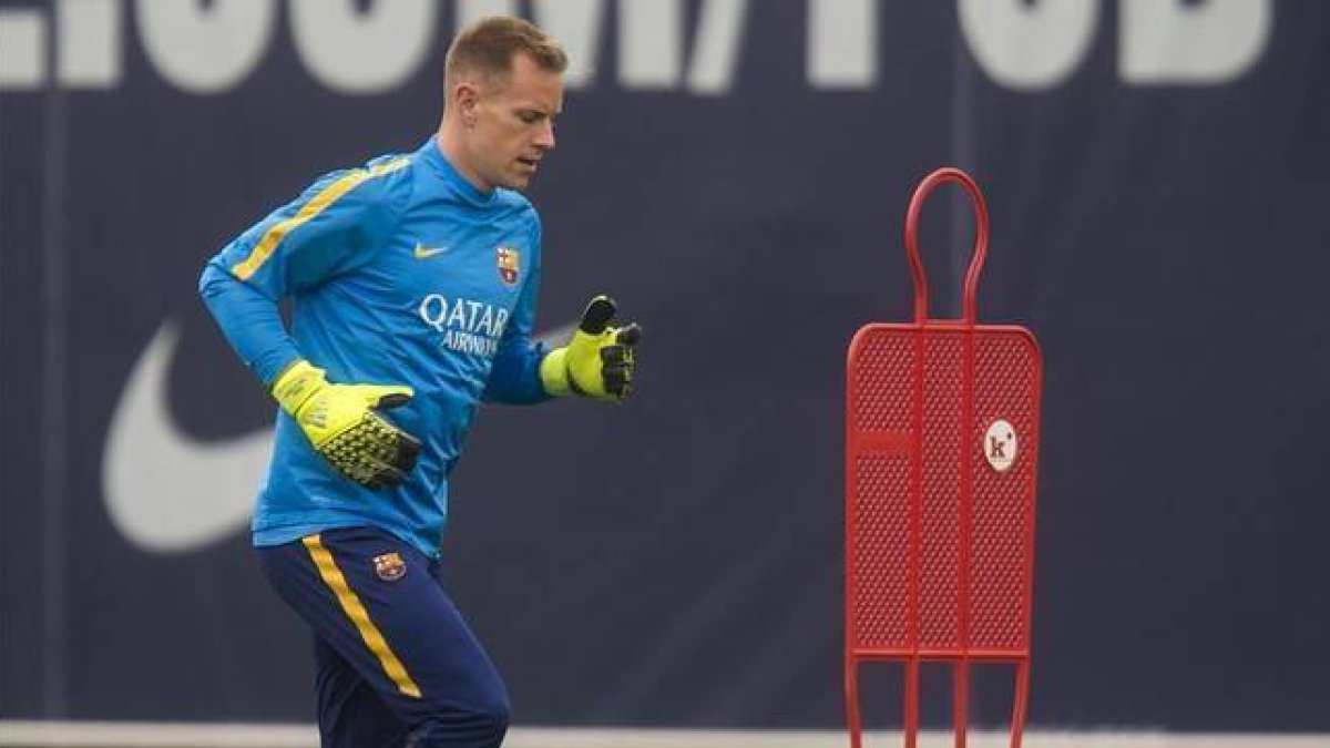 Ter Stegen, durante una sesión de entrenamiento.-Foto: JORDI COTRINA