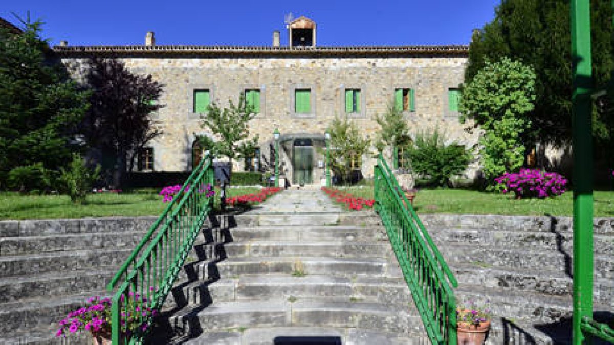 Exterior de la residencia de El Royo. / DIEGO MAYOR-