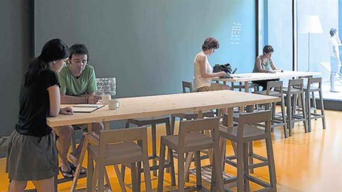 Varios emprendedores en las instalaciones de Barcelona Activa.-