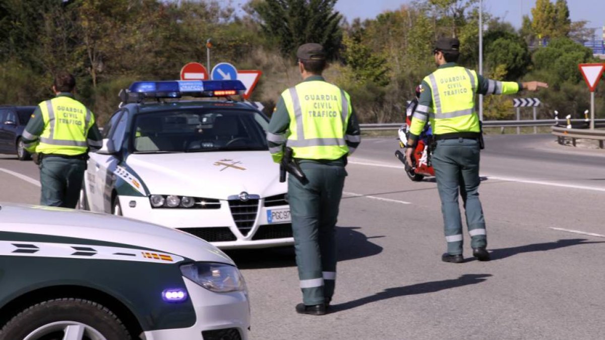 La Guardia Civil de Tráfico, en una imagen de archivo. La Guardia Civil de Tráfico, en una imagen de archivo.-VALENTÍN GUISANDE