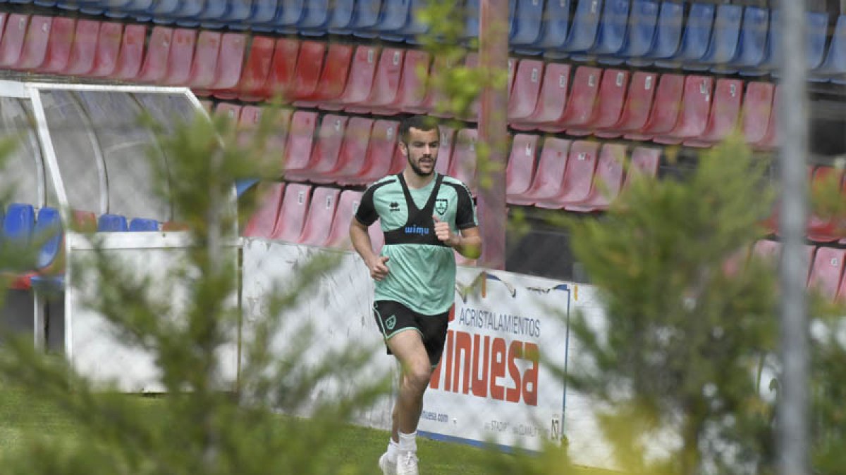 Entrenamiento individualizado en la ciudad deportiva durante la semana pasada. VALENTÍN GUISANDE.