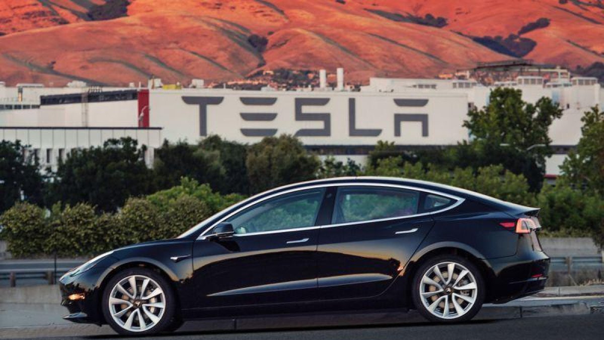 El Tesla Model 3.-EL PERIÓDICO (AP)