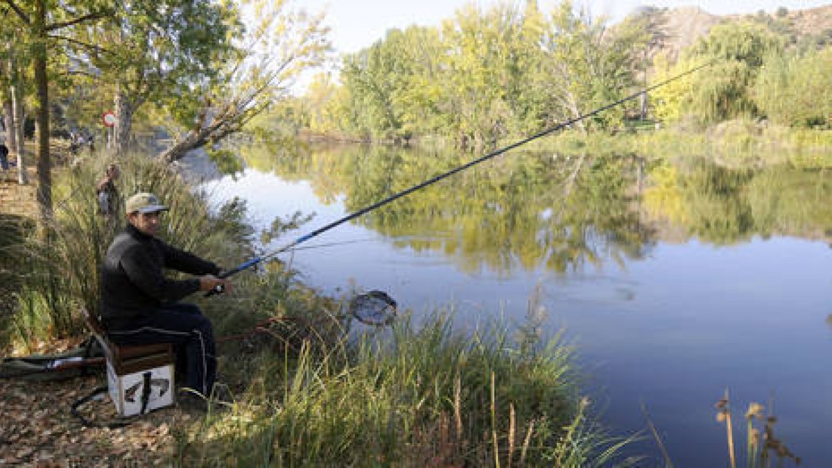 La orden anual de pesca se dio a conocer ayer. / U. Sierra-