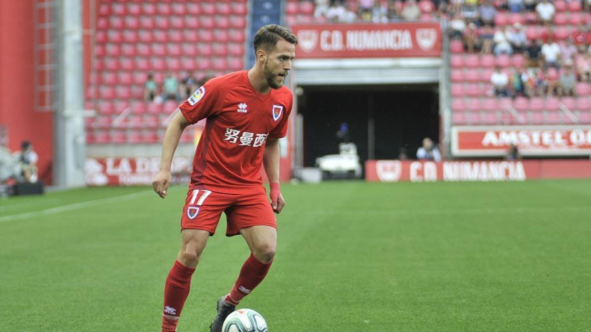 Calero volverá al lateral derecho en Riazor.-Valentín Guisande