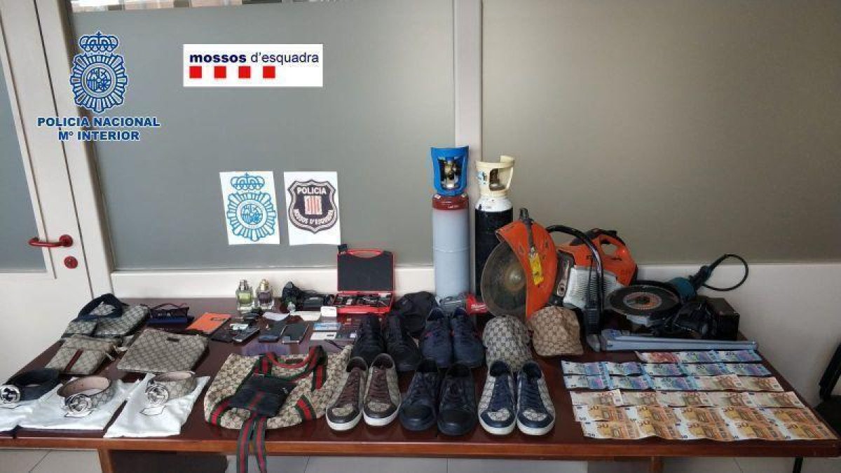 Material incautado en la operación.-POLICÍA NACIONAL