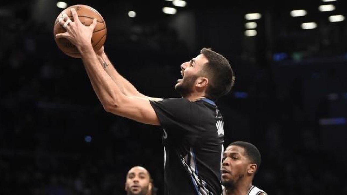 Ricky Rubio, durante una acción del encuentro ante los Nets.-AP / KATHY KMONICEK