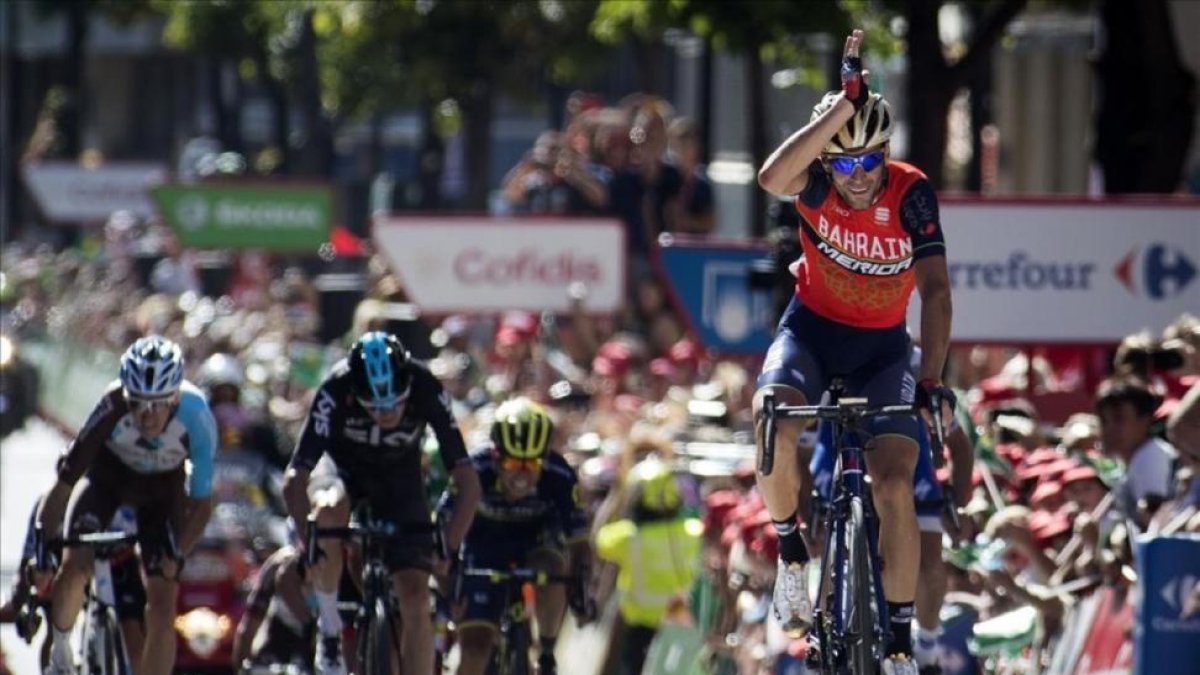 Vincenzo Nibali triunfa en Andorra por delante de De la Cruz (tapado en la imagen) y Chris Froome-AFP / JAIME REINA