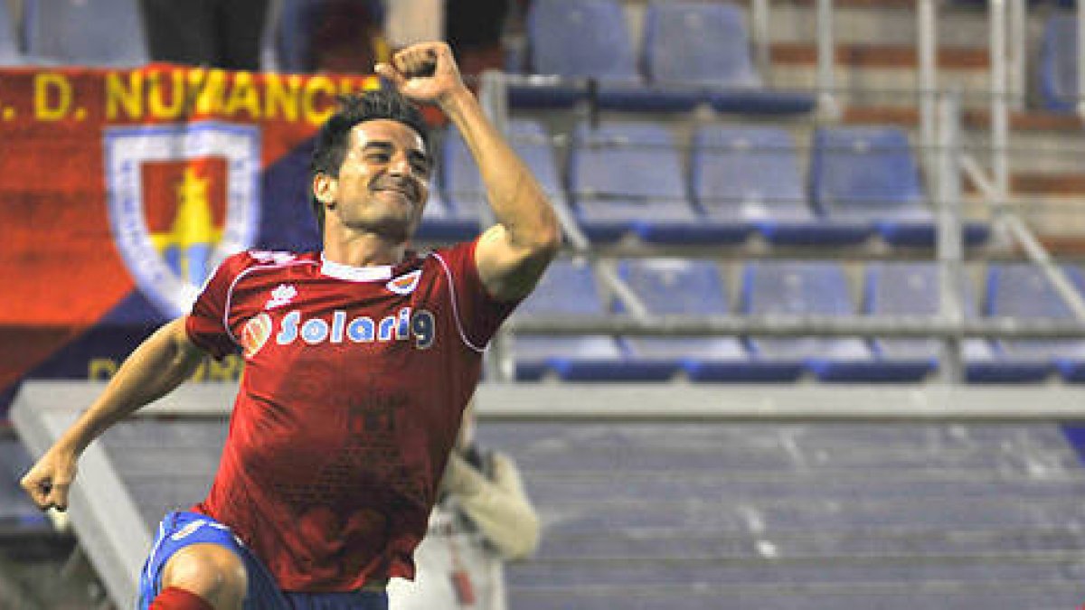 El Numancia goleó al Jaén en su estreno liguero en Los Pajaritos. / DIEGO MAYOR-
