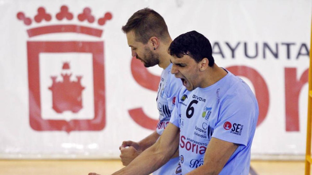 El Río Duero festejó ayer una nueva victoria en la Superliga de voleibol.-MARIO TEJEDOR