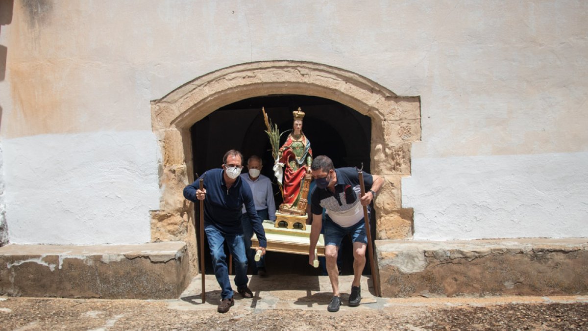 La cosechase acerca y parece que este año la Providencia igual tiene que echar una mano. Soria celebra la Bendición de Campos desde la ermita de Santa Bárbara y aquí están las fotos del acto.