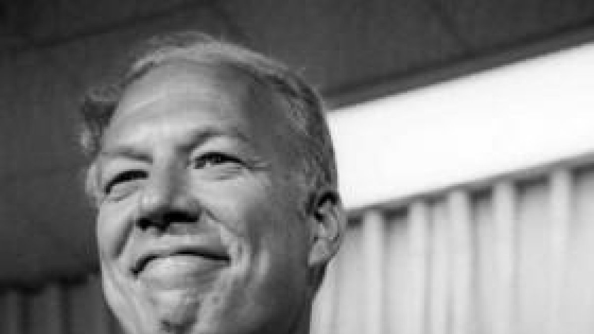 George Kennedy, con el Oscar al mejor actor de reparto por 'La leyenda del indomable', en 1968.-AP / ARCHIVO