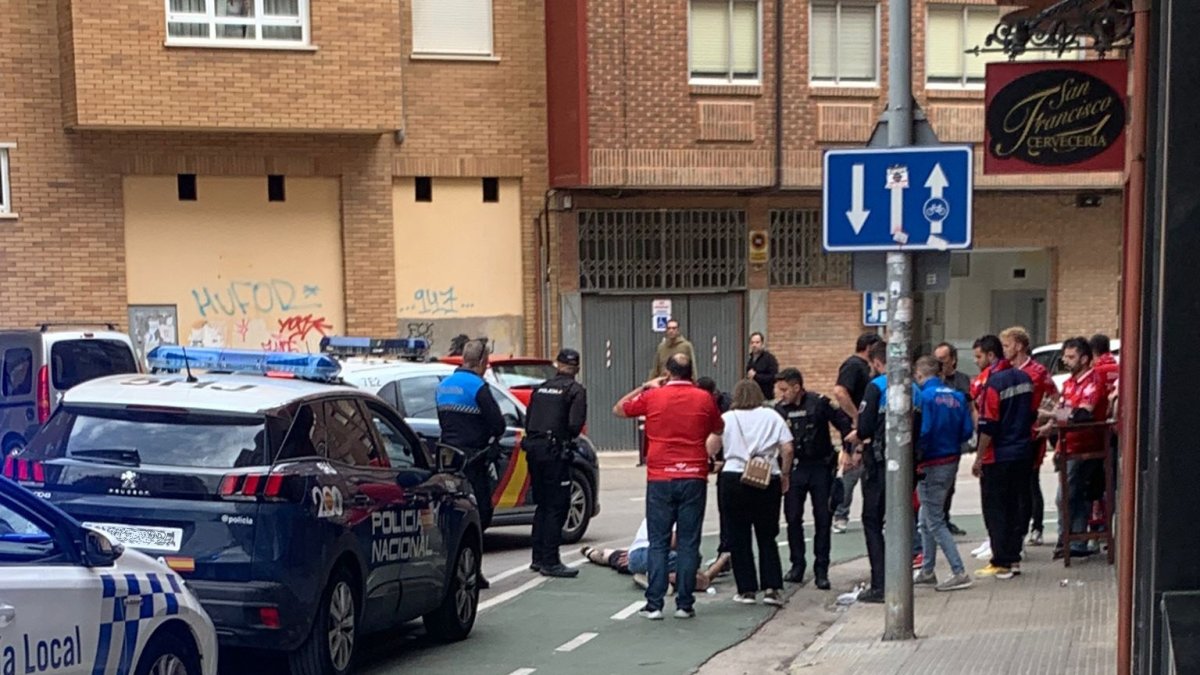 Uno de los heridos durante los enfrentamientos mientras está siendo atendido.-HDS