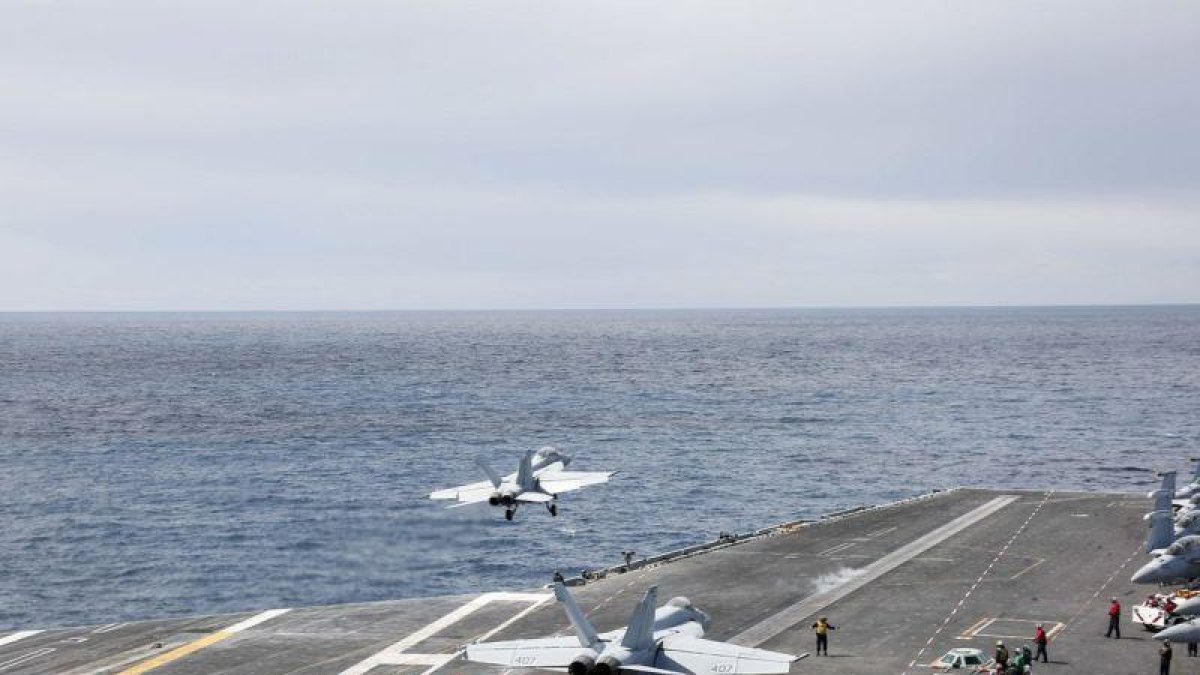 El portaaviones de EEUU USS Abraham Lincoln, en una imagen de archivo.-EPA/US NAVY