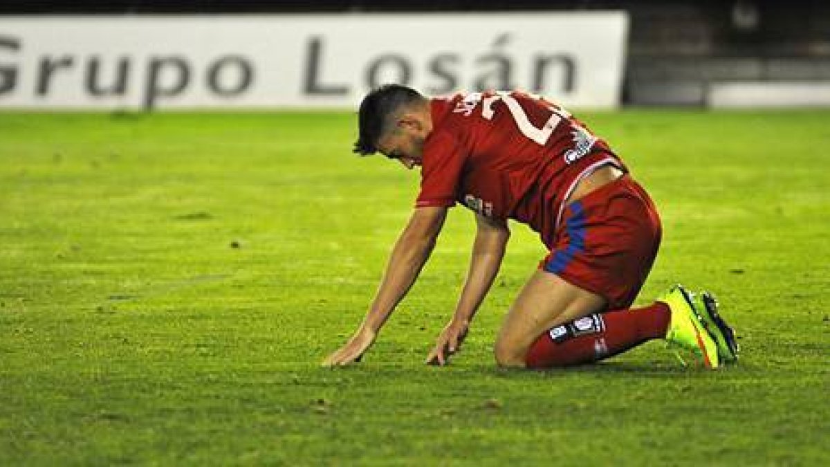 El Numancia sumó ante el Valladolid una nueva derrota en Los Pajaritos.-DIEGO MAYOR