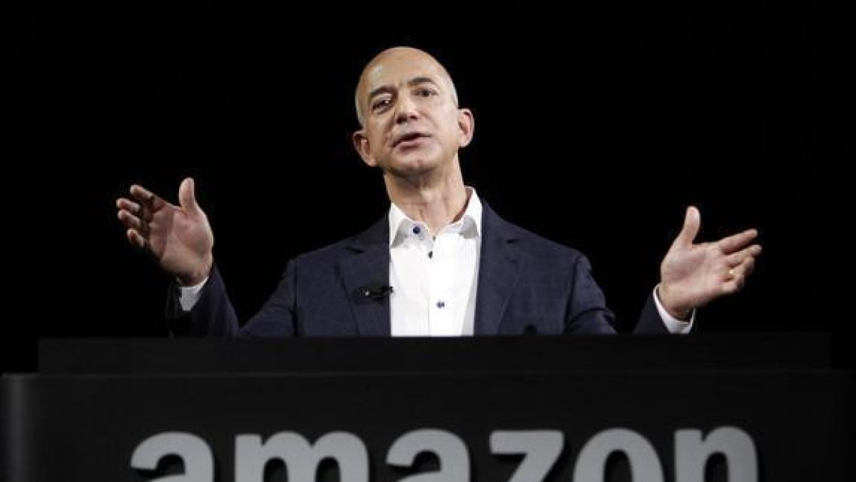 El consejero delegado de Amazon, Jeff Bezos, durante una conferencia, en Santa Monica (California).-REED SAXON (AP)