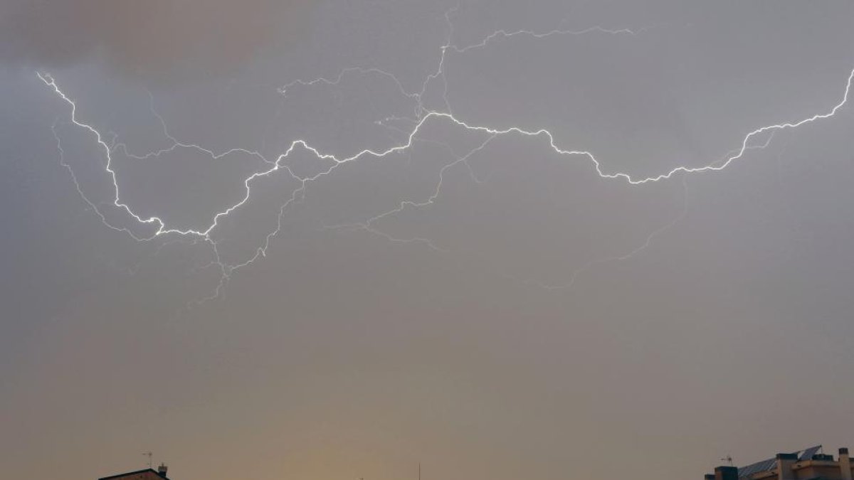 Tormenta en una imagen de archivo.-ICAL