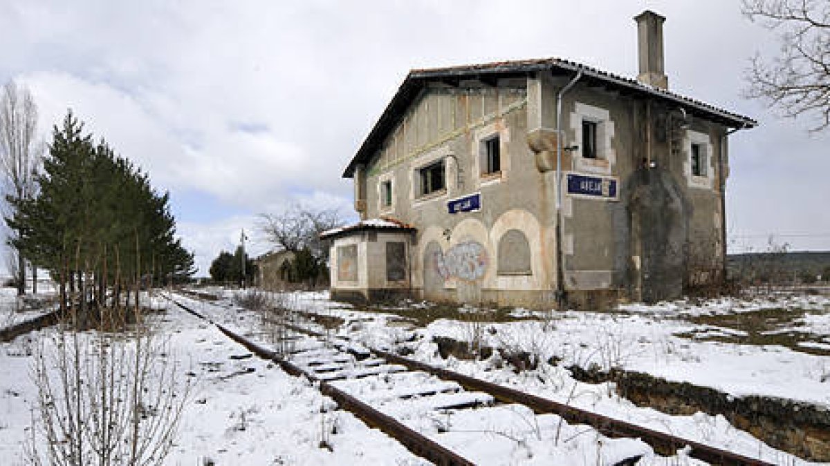 La estación de Abejar en una imagen reciente. / VALENTÍN GUISANDE-