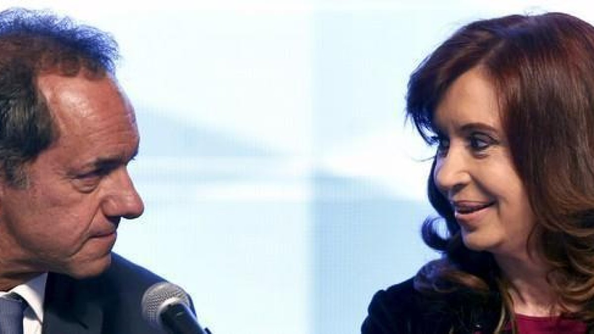 El candidato presidencial, Daniel Scioli, y su mentora, la presidenta Cristina Fernandez de Kirchner.-REUTERS / MARCOS BRINDICCI