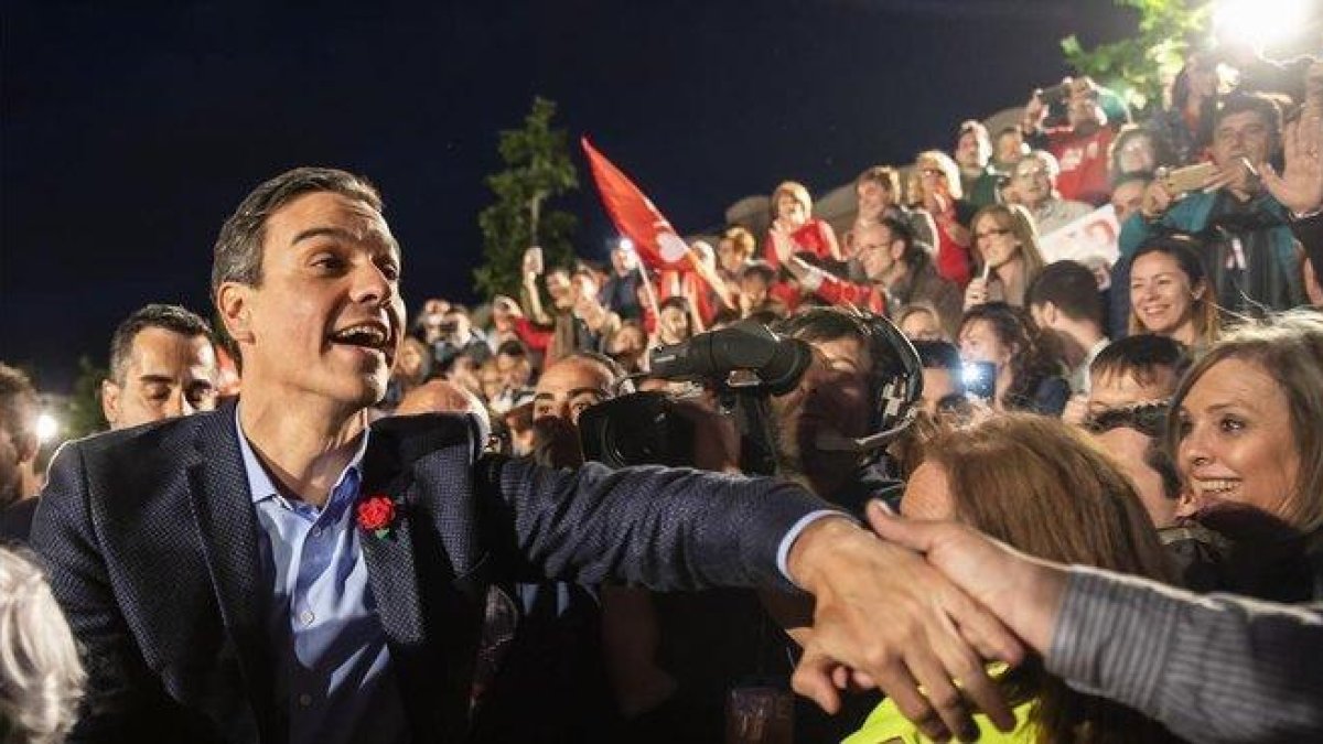 Pedro Sánchez, el pasado viernes en Valencia, durante el mitin de cierre de campaña.-MIGUEL LORENZO