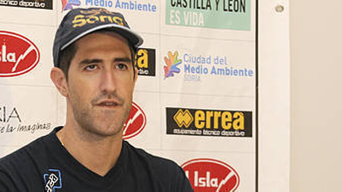 El técnico del CMA de Soria, José Luis Moltó. / VALENTÍN GUISANDE-