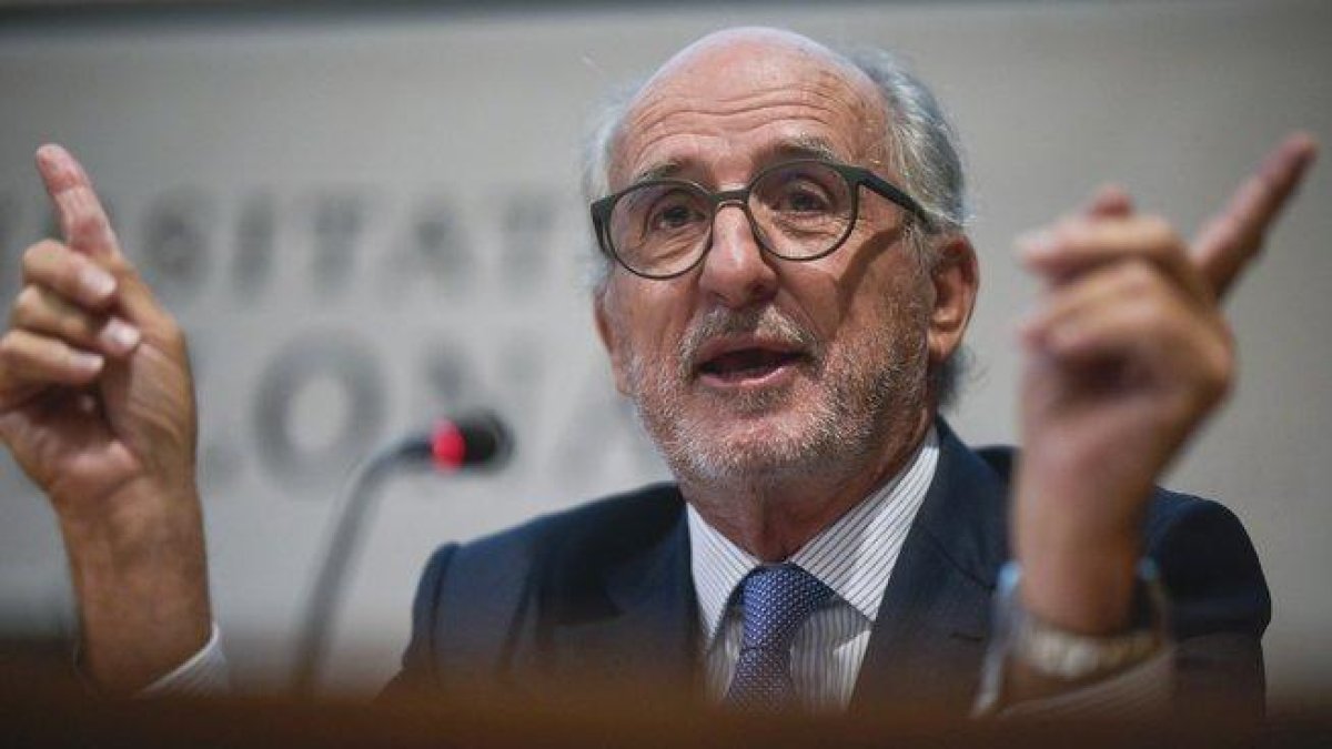 El presidente de Repsol, Antoni Brufau, en la Universitat de Barcelona.-JORDI COTRINA