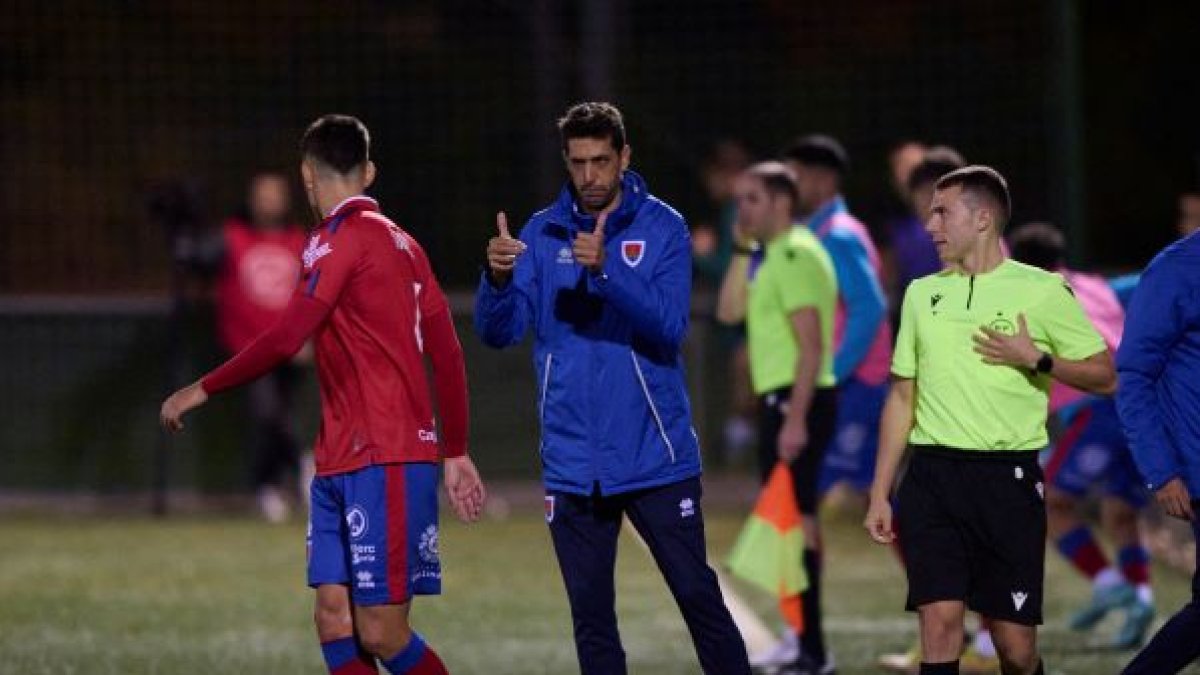 Pablo Ayuso en el partido de la Copa del Rey ante el San Juan en el que ya ejerció como primer entrenador. ÁREA 11