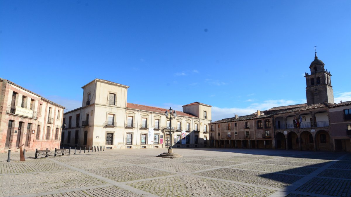 Imagen de archivo de la plaza Mayor de Medinaceli.-HDS