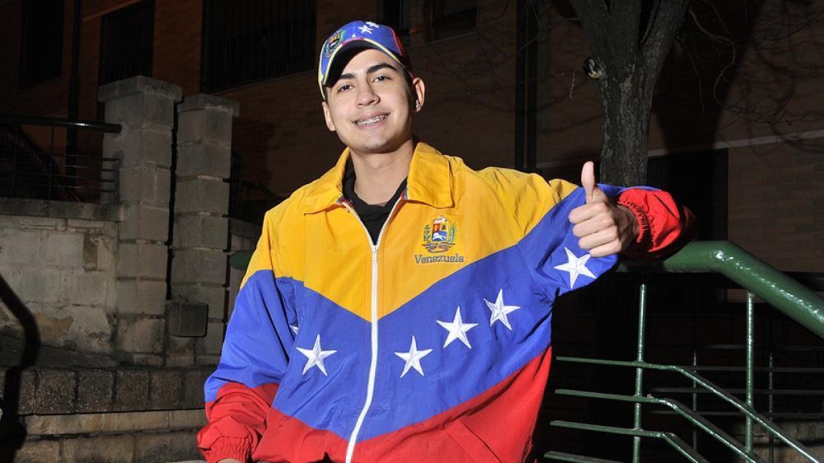 Gabriel, con una sudadera de su país-V. GUISANDE
