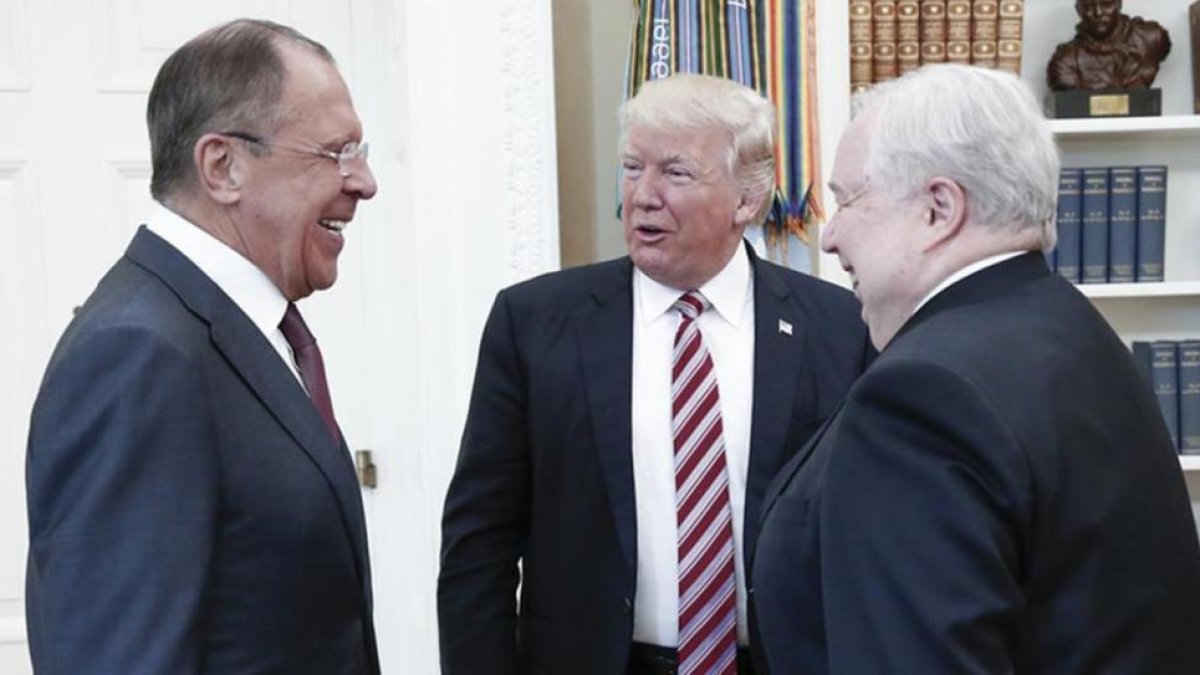 El ministro de Exteriores ruso, Serguéi Lavrov, Trump y Silyak, en la Casa Blanca, el pasado día 10.-