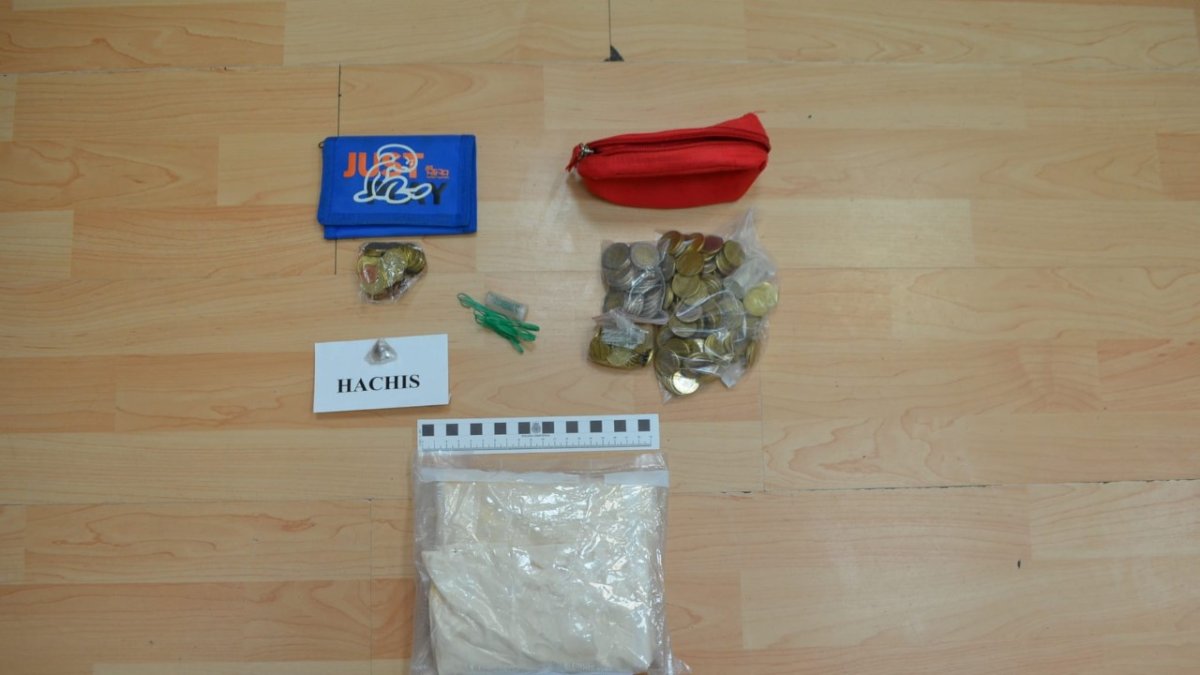 Speed y objetos incautados al detenido.-HDS