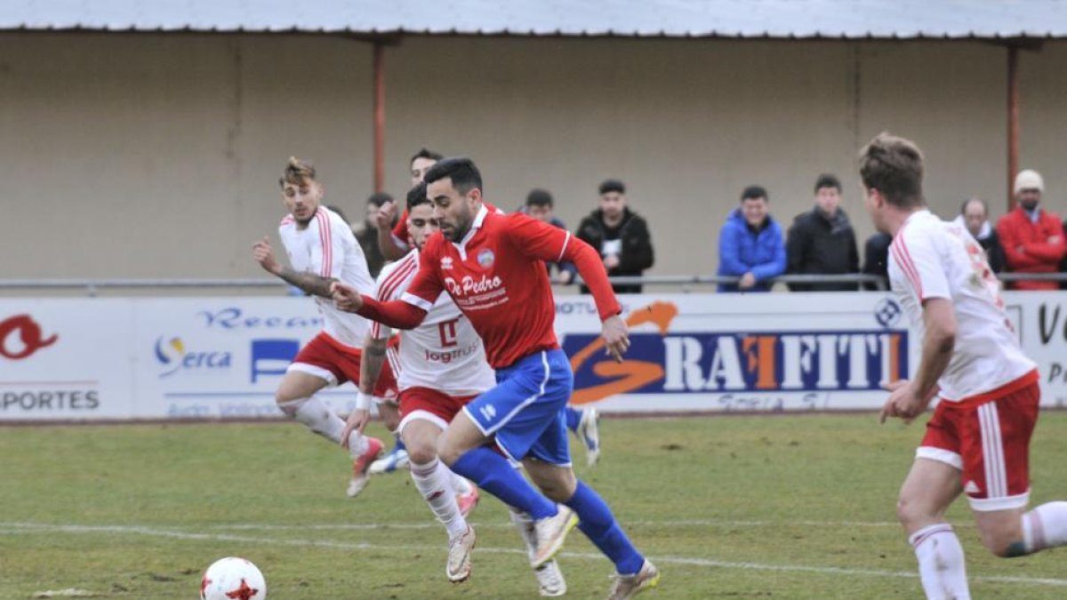 El Sporting Uxama cedió un empate con el Ávila en el Municipal de El Burgo de Osma.-VALENTÍN GUISANDE